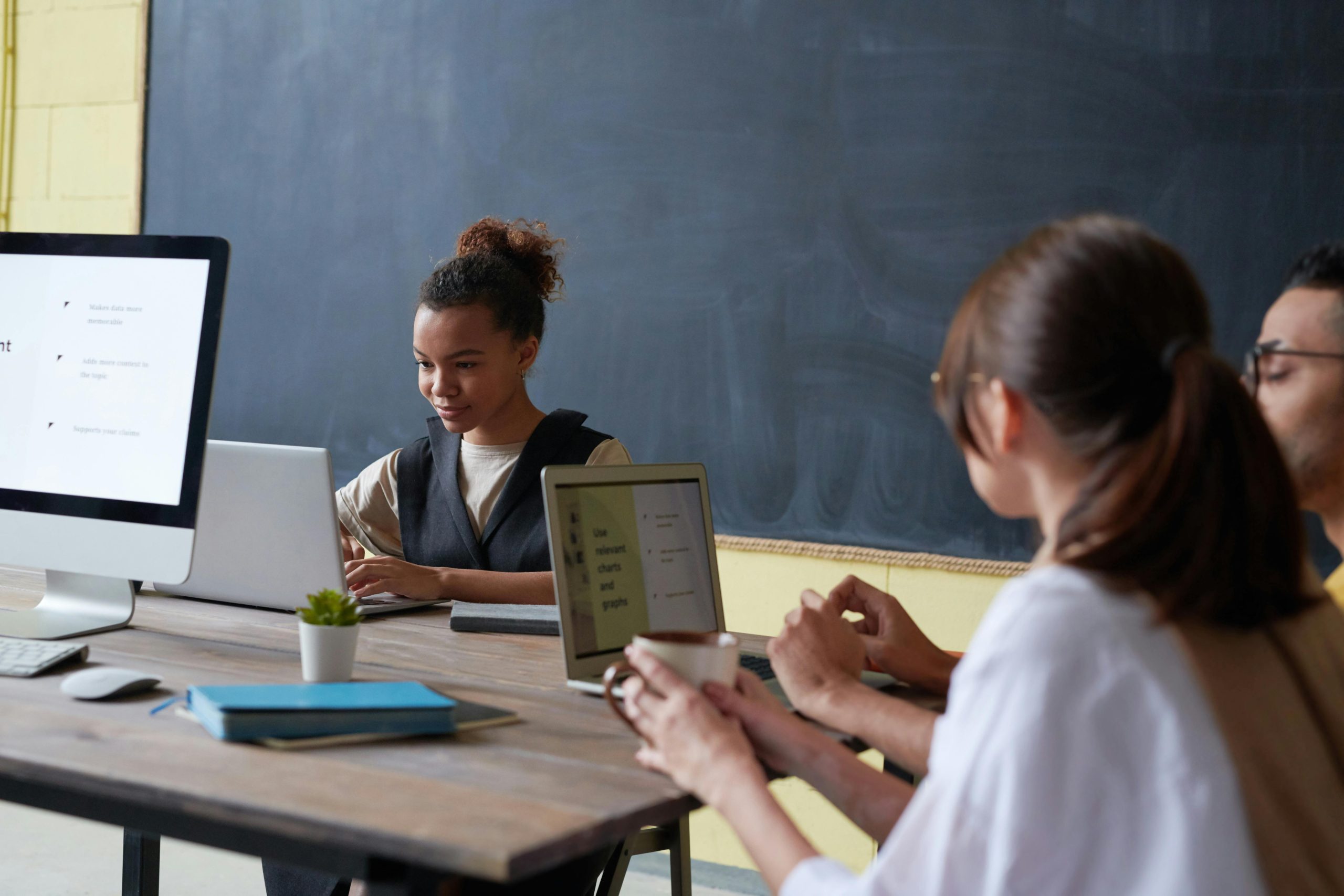Digital literacy in Greece through the new Curricula